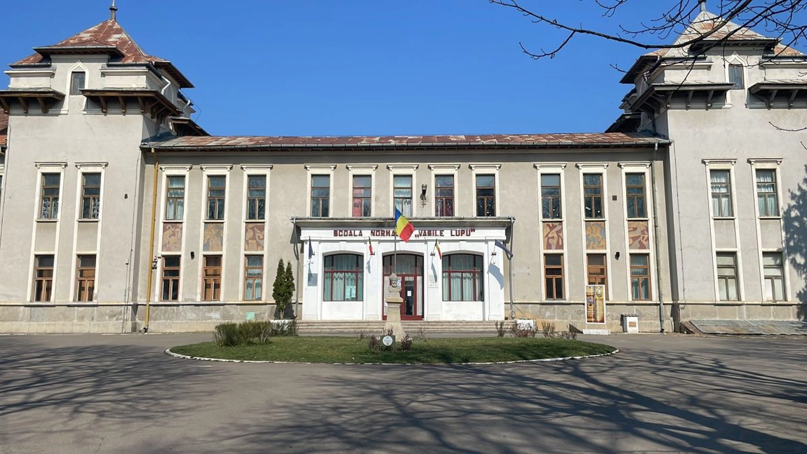 Primăria Municipiului Iași mai cheltuie 1.500.000 de lei pentru lucrările de la Colegiul Pedagogic „Vasile Lupu”. Două licitații au fost lansate