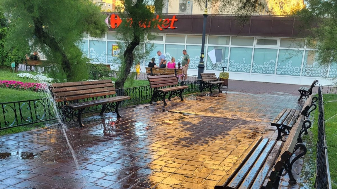 Dezastru în parcurile din Iași! Oamenii provoacă distrugeri uriașe instalațiilor de irigare: „Această problemă este în fiecare zi”