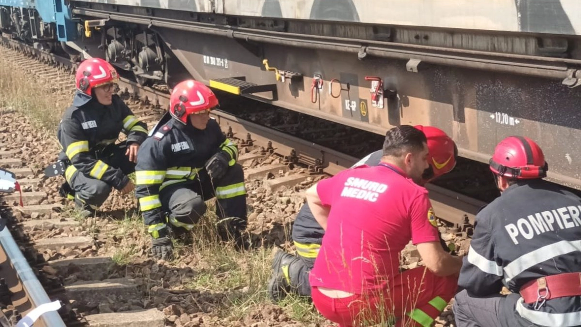 Accident feroviar grav la Neamț. O femeie de 60 de ani a fost lovită de un tren marfar