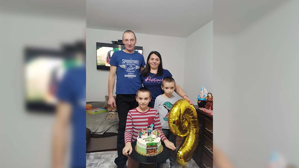 Aceasta este familia spulberată în cumplitul accident de la Suceava. Anca, Costel și cei doi băieți ai lor au murit pe loc. Veneau de la mare
