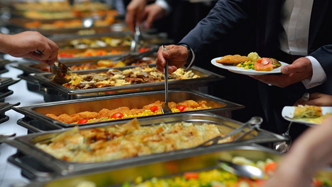 Trei ateliere de alimentație publică, din unitățile de învățământ din Iași, vor fi dotate complet. Proiectul valorează peste 900.000 de lei
