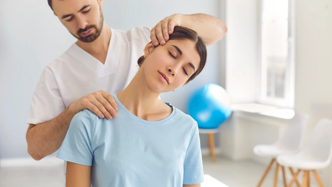 Ce beneficii oferă fizioterapia persoanelor cu spondiloză cervicală?