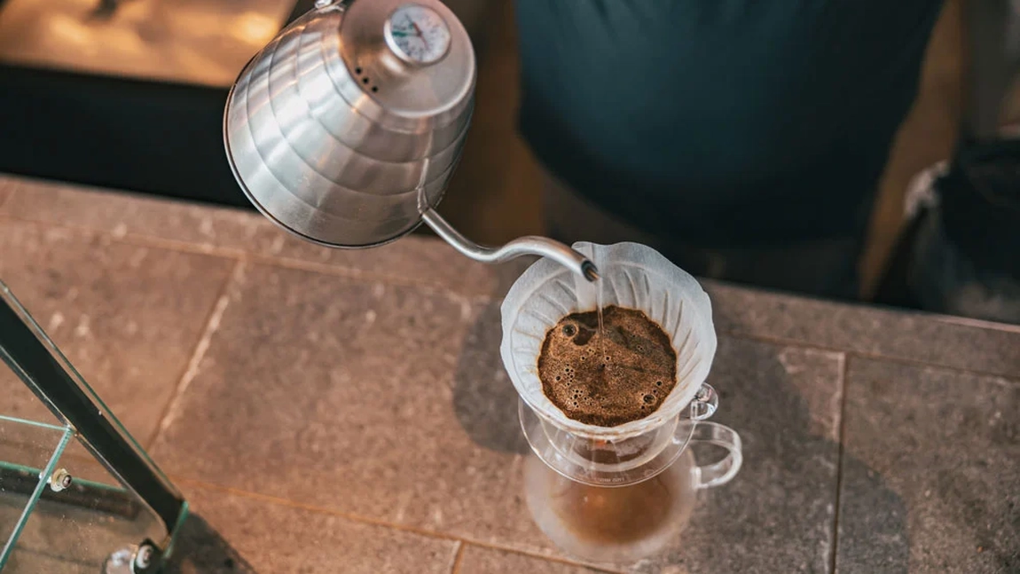 Cum să faci cea mai aromată cafea la tine acasă! Ingredientul secret dezvăluit de experți