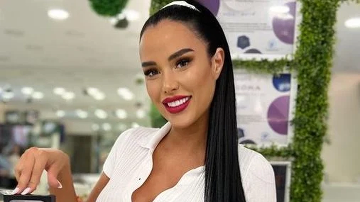 Daniela Crudu și-a botezat băiețelul. Ce rochie a îmbrăcat la eveniment și cum a apărut alături de tatăl copiilor ei - FOTO