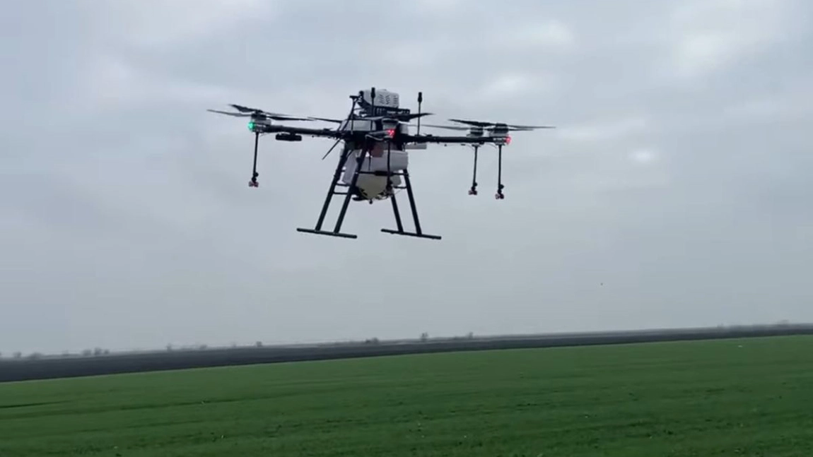 Erbicidarea cu drona: tehnologia modernă pentru agricultura eficientă