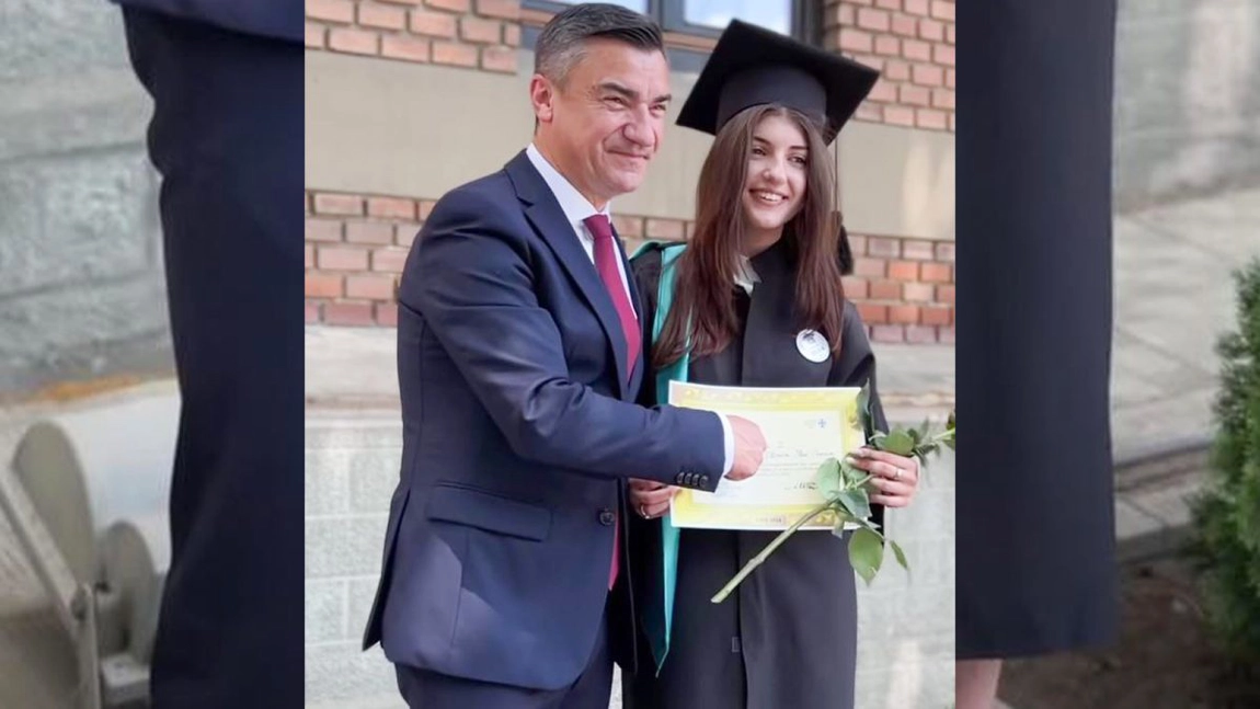 Sărbătoare în familia primarului Mihai Chirica! Thea, fiica cea mare, a luat 9.75 la BAC! A primit o recompensă pe măsură: „I-am luat o bijuterie și va pleca în Bali și Coasta Amalfi” – EXCLUSIV