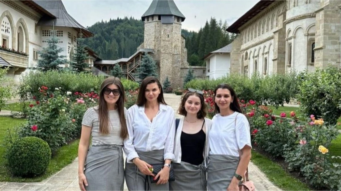 Irina Columbeanu, vizită de suflet cu mătușile la Mănăstirea Putna. Unde urmează să meargă adolescenta