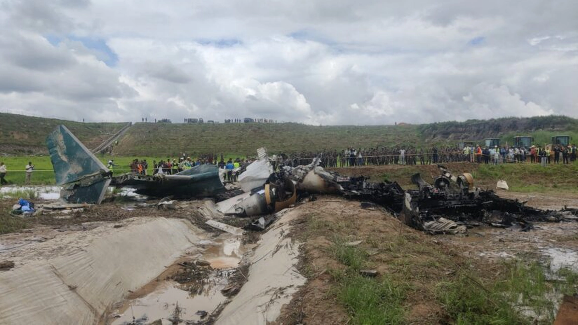Avion prăbușit în timpul decolării în Nepal. 18 persoane au murit - VIDEO