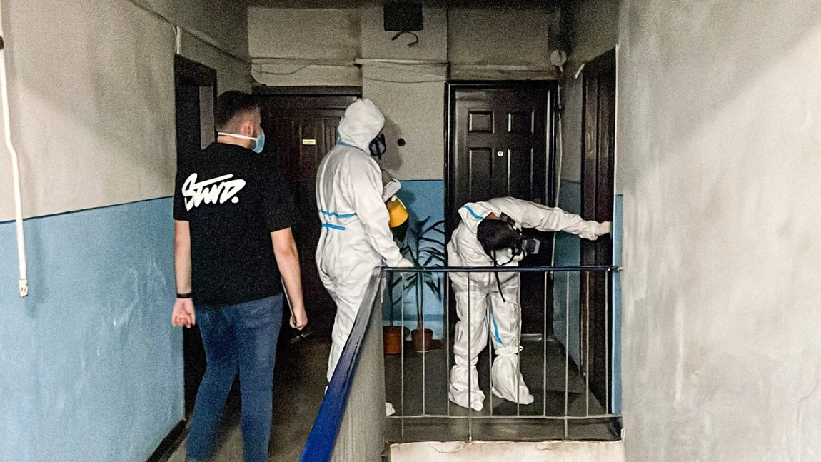 Filmul complet al tragediei din strada Islaz! Cei doi soți au fost descoperiți morți unul lângă celălalt, în casă! Rudele fac dezvăluiri șocante: „Ea avea masca de oxigen pe față”