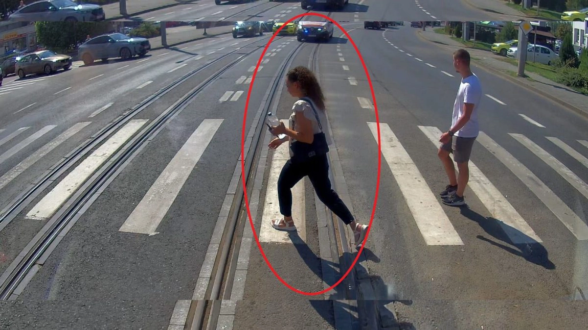 Imagini șoc, de pe camera de bord! Acestea ar fi putut fi ultimele clipe de viață ale unei tinere din Iași: „Am vrut să o atenționez, dar degeaba”