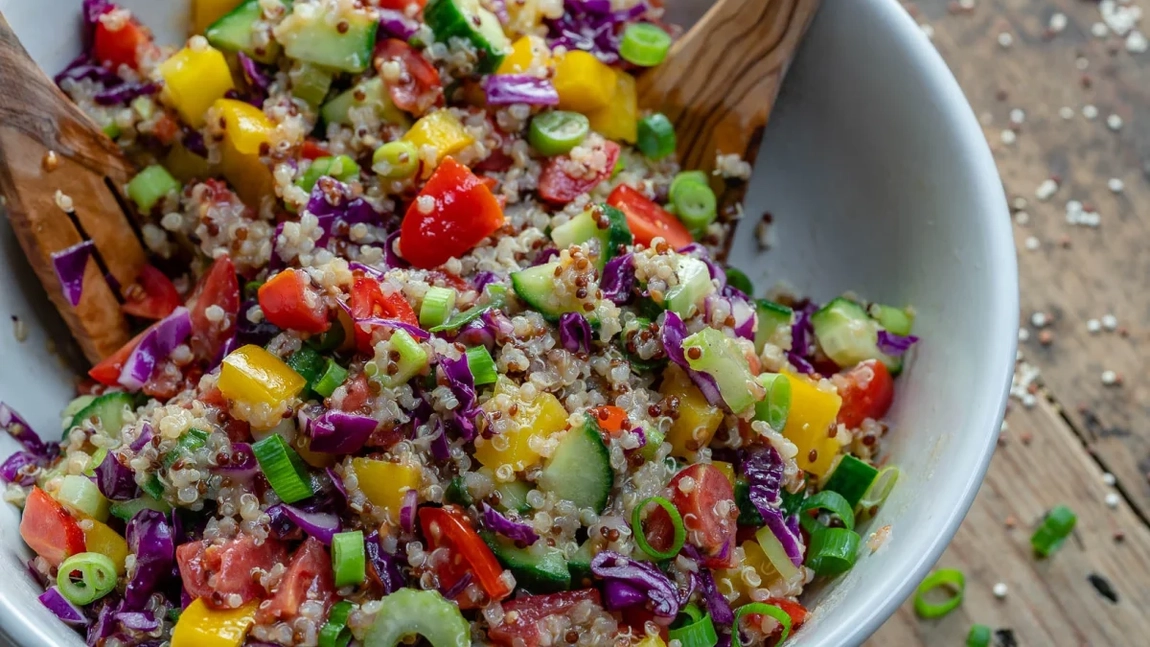 Quinoa cu legume, o rețetă simplă ce nu ar trebui să lipsească din nicio dietă
