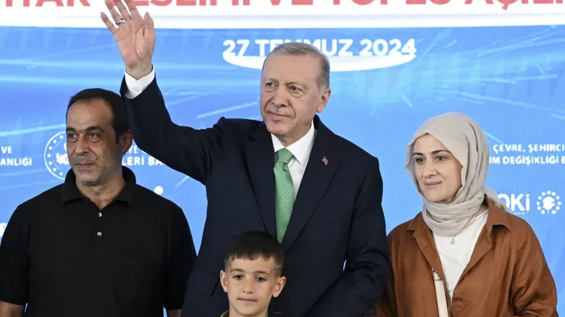 Președintele Recep Erdogan a pălmuit un copil care a refuzat să îi pupe mâna - VIDEO