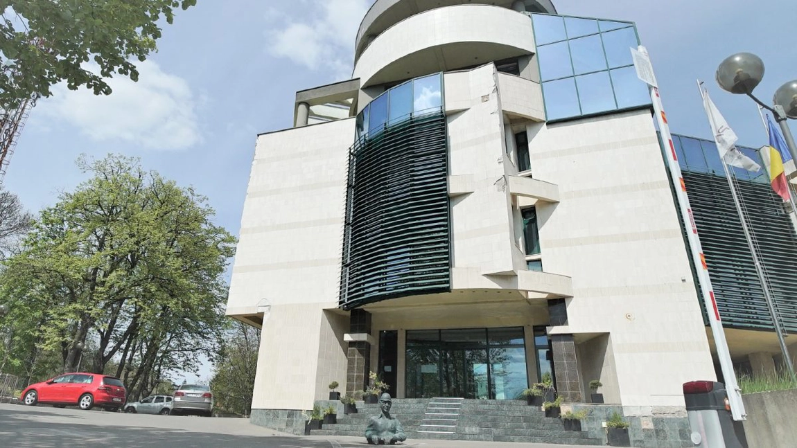 ApaVital cumpără calculatoare și laptopuri noi, în valoare de 967.767 de lei