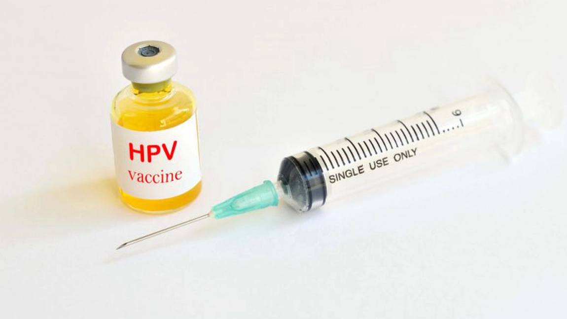 Cine se bucură de vaccin HPV gratuit. Prevenirea cancerului de col uterin