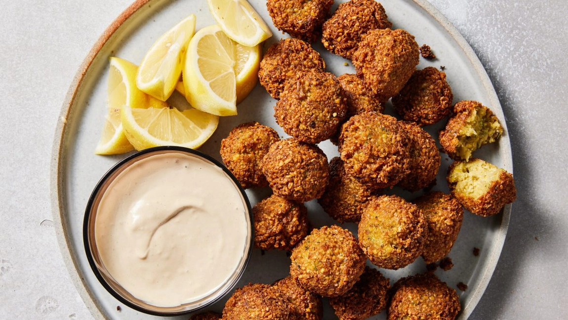 Rețeta de falafel! Ce mai gustoase chiftele libaneze din năut!
