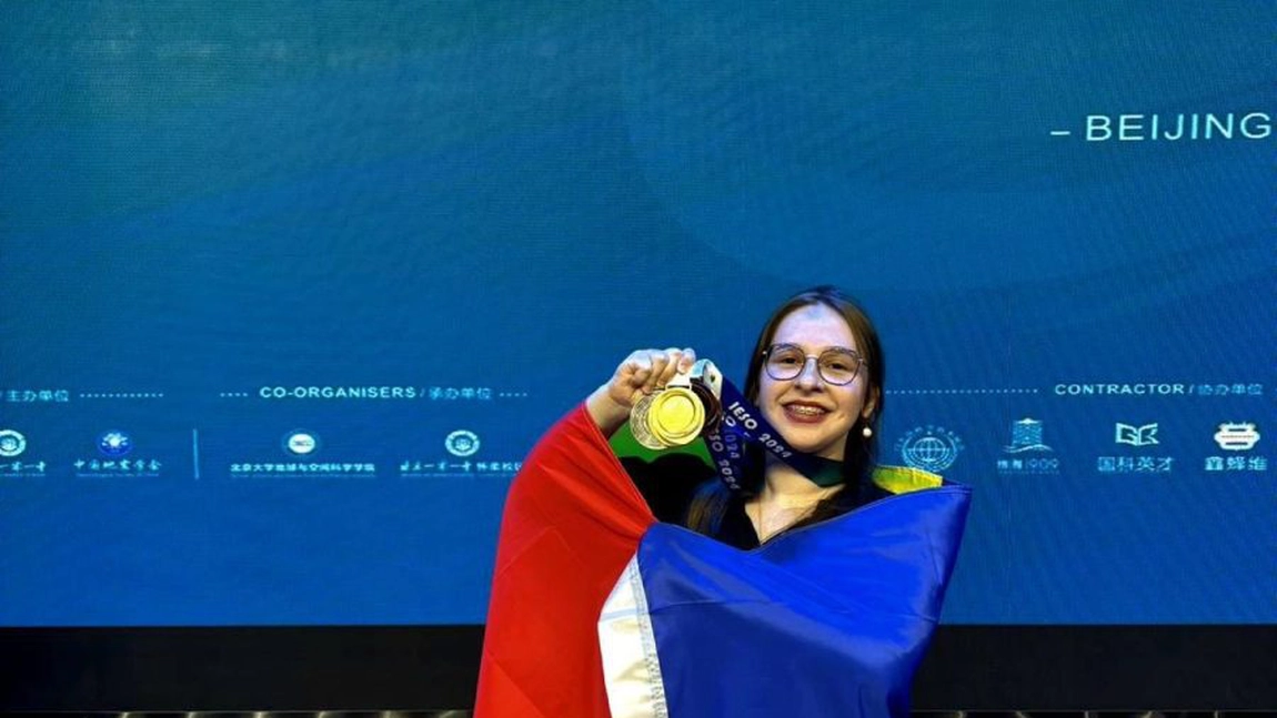 Performanță pentru o elevă a Colegiului Național din Iași, la Beijing! Trei medalii obținute la Olimpiada Internațională ”Științele Pământului”