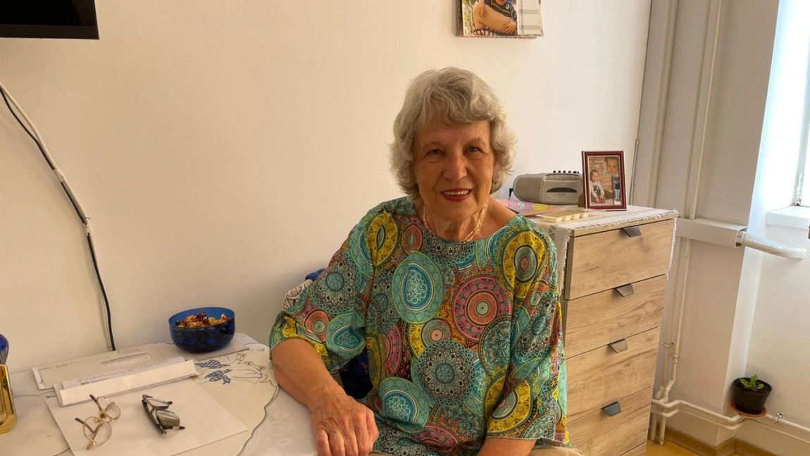 După moartea soțului ei, o bătrână și-a găsit liniștea într-un cămin de bătrâni din Iași. „Aici mi-e a doua casă, angajații ne dăruiesc ceea ce ne lipsește nouă” - FOTO