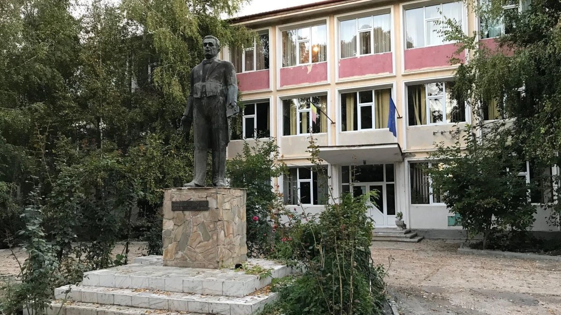 Colegiul Tehnic ”Haralamb Vasiliu” va beneficia de mobilier nou pentru laboratoarele de informatică! Investiția e de peste 190.000 de lei