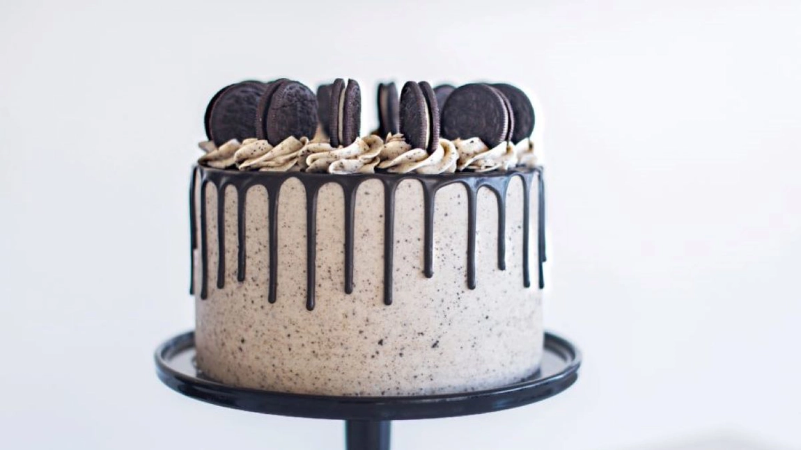 Tort oreo cu mascarpone și ciocolată, fără coacere! O rețetă ușoară și rapidă cu puține ingrediente!