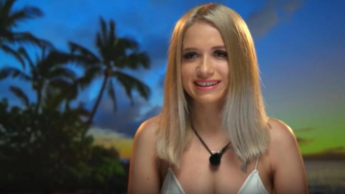 Maria de la Insula Iubirii a făcut senzație în costum de baie! Ce manelist a pus ochii pe blondină