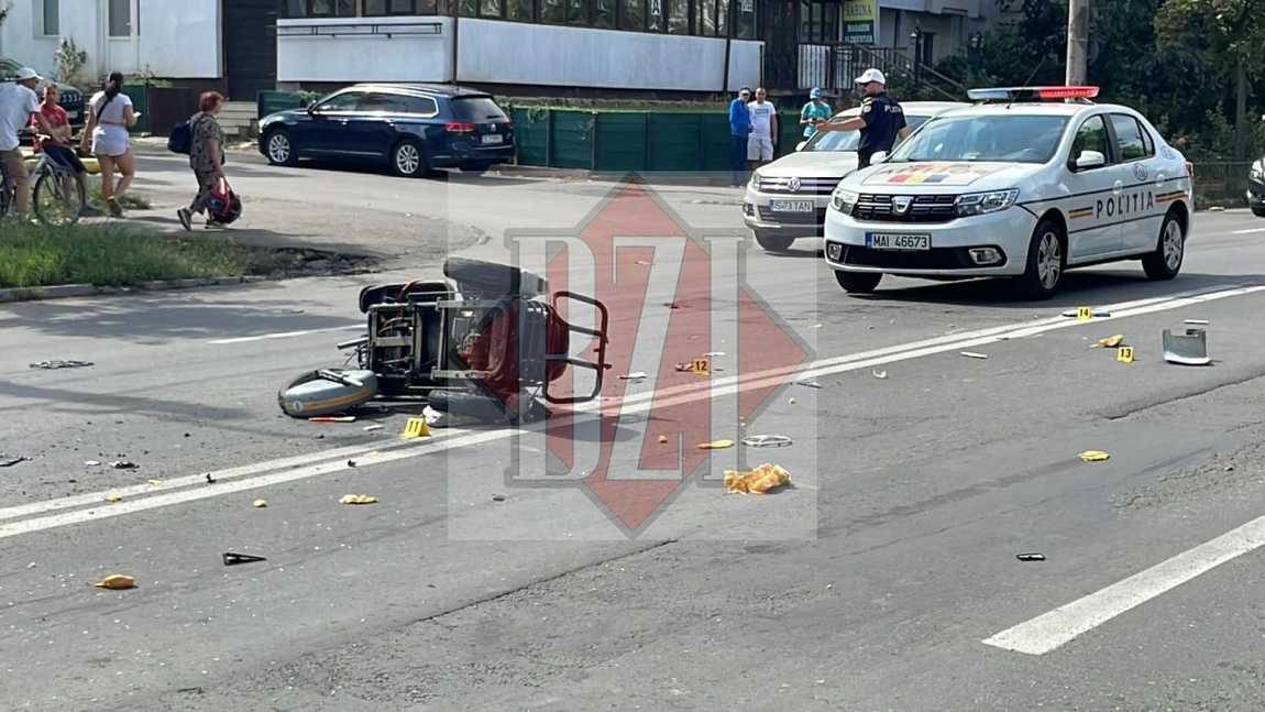 Accident grav pe bulevardul Poitiers! Un autoturism a intrat în plin într-un scuter pentru persoane cu dizabilități. O persoană este inconștientă - EXCLUSIV, FOTO, VIDEO, UPDATE