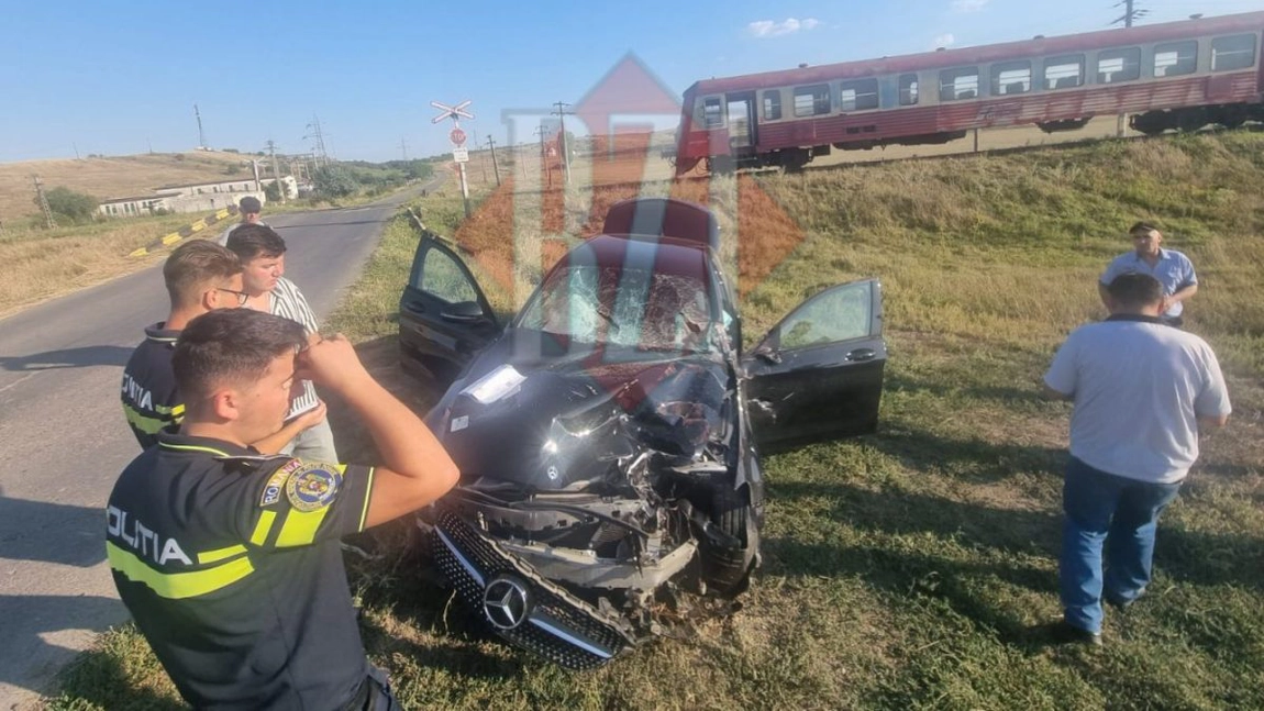 Accident feroviar la Belcești. Un autoturism Mercedes a fost izbit de tren - EXCLUSIV FOTO, UPDATE