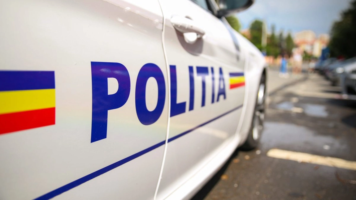 Accident grav în județul Neamț. Șoferul unei autoutilitare a lovit o femeie și un copil de 9 luni, apoi a fugit de la locul accidentului