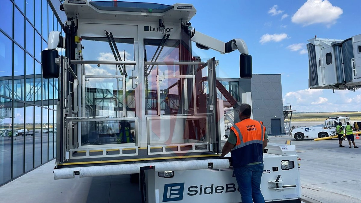 Primul ambulift 100% electric, prezentat la Aeroportul Internațional Iaşi. Iată cum funcționează
