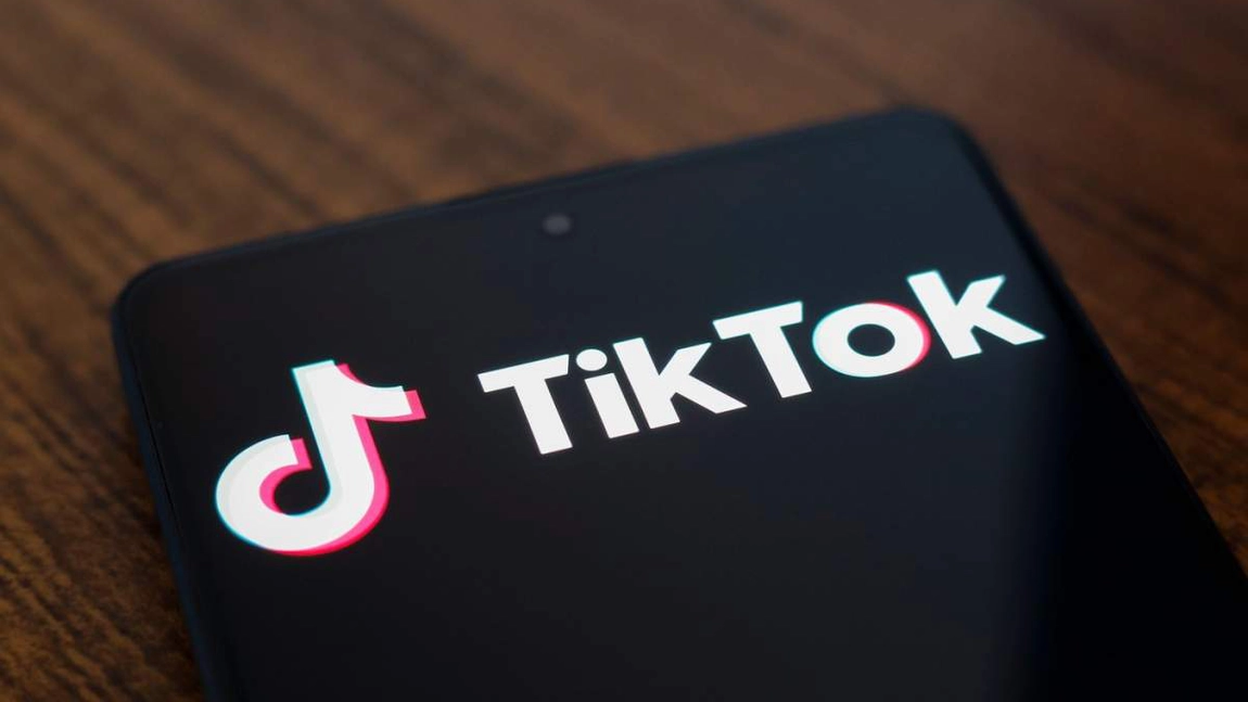 Medicii avertizează cu privire la noul trend viral de pe TikTok, pe care îl consideră extrem de periculos. Specialiștii subliniază că această practică ar putea crește riscul de cancer