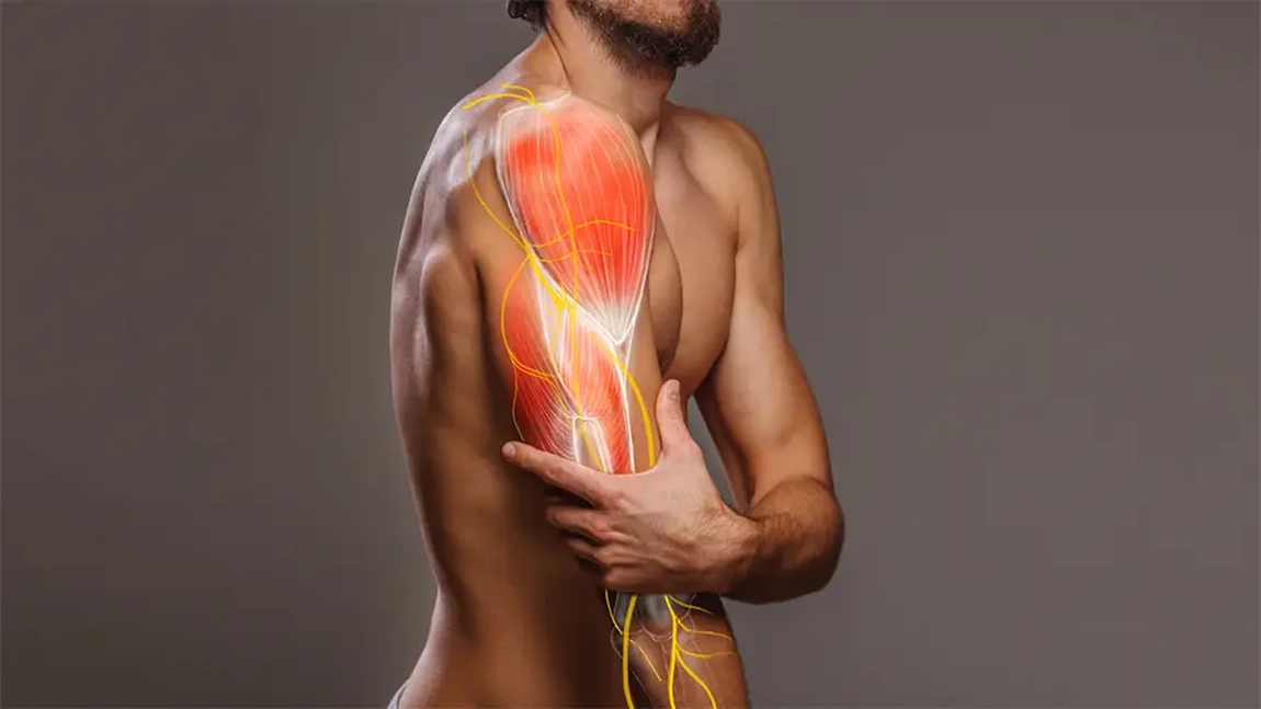 Cât durează o întindere musculară? Ce simptome sunt și cum să o previi
