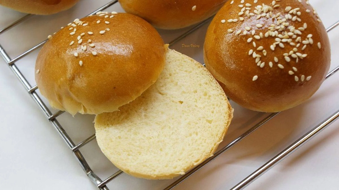 Cum se fac cele mai bune chifle pentru burger. Nu mai este nevoie să le cumperi