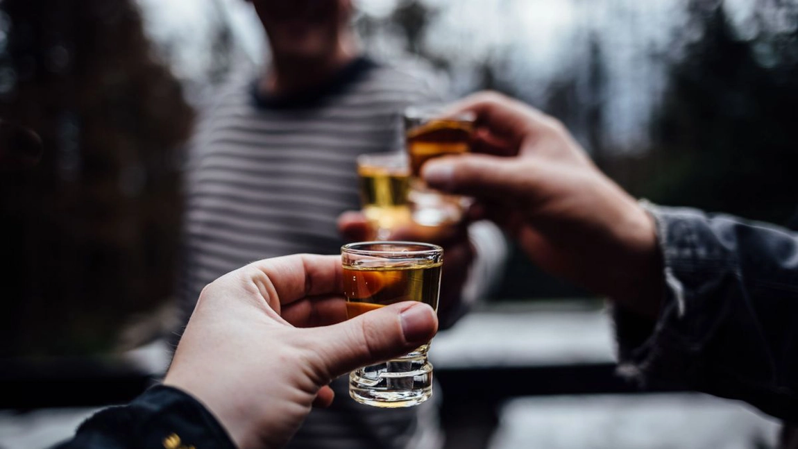 Ce boli poate ascunde consumul de alcool zilnic. Crește de 6 ori riscul de ciroză!