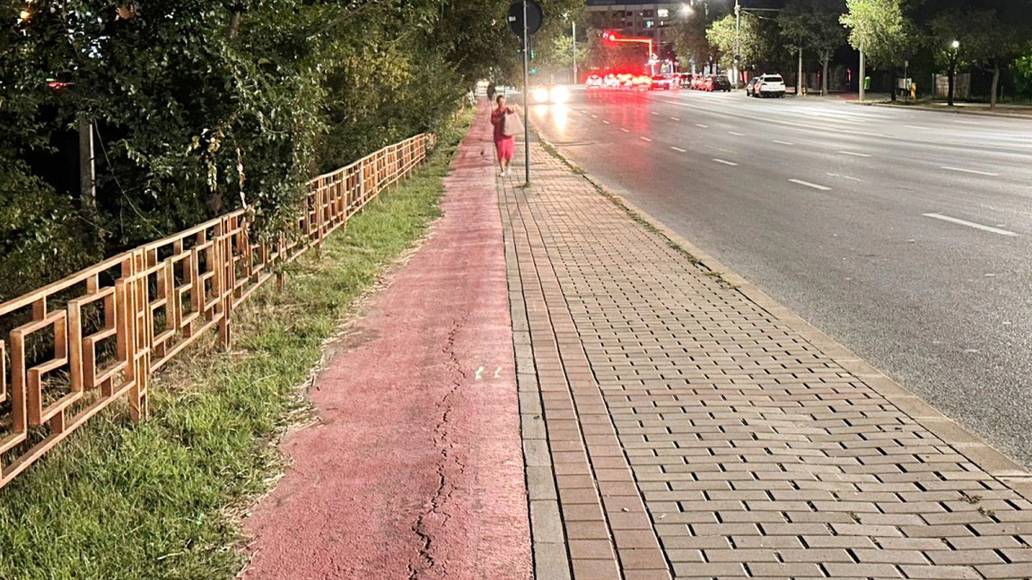 Crăpături adânci în pistele de biciclete din CUG. Viceprimarul Daniel Juravle, paralel cu situația infrastructurii: „Nu știu. Acolo nu le tratăm ca fiind piste”