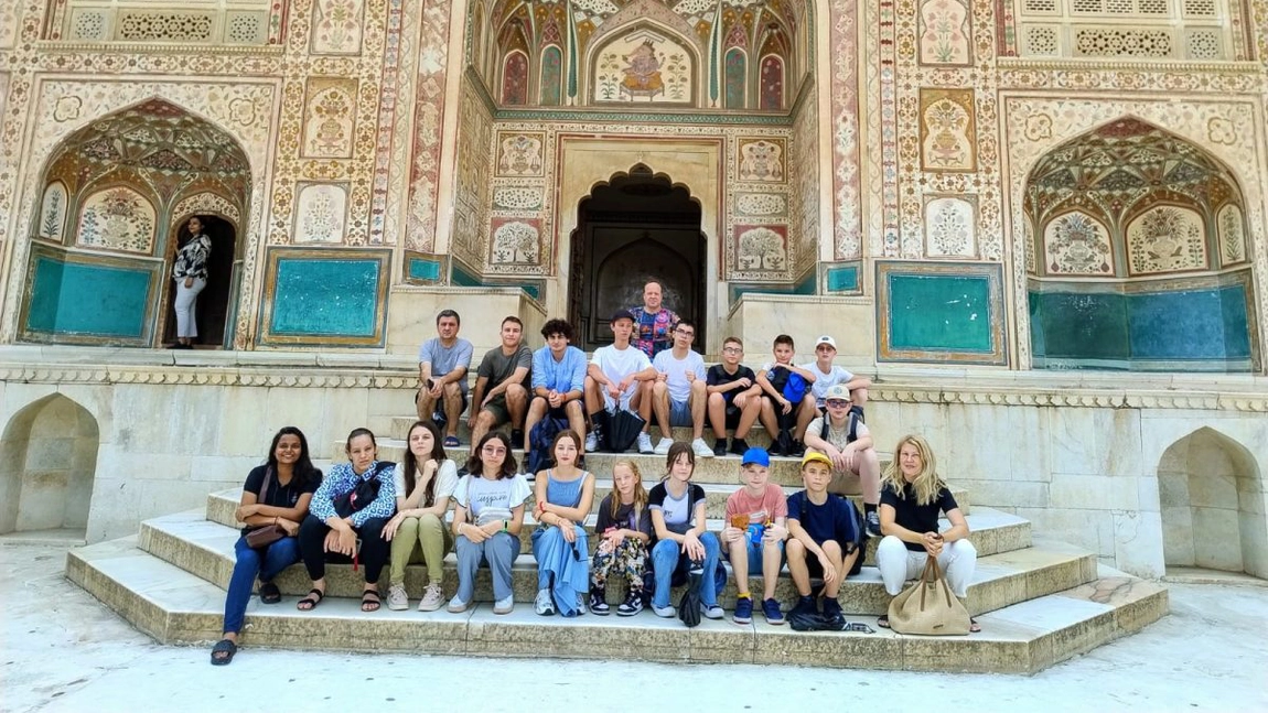 16 elevi ai Colegiului Naţional din Iaşi însoțiți de profesori au reprezentat România la un concurs de matematică, în India. Rezultatele obținute sunt remarcabile
