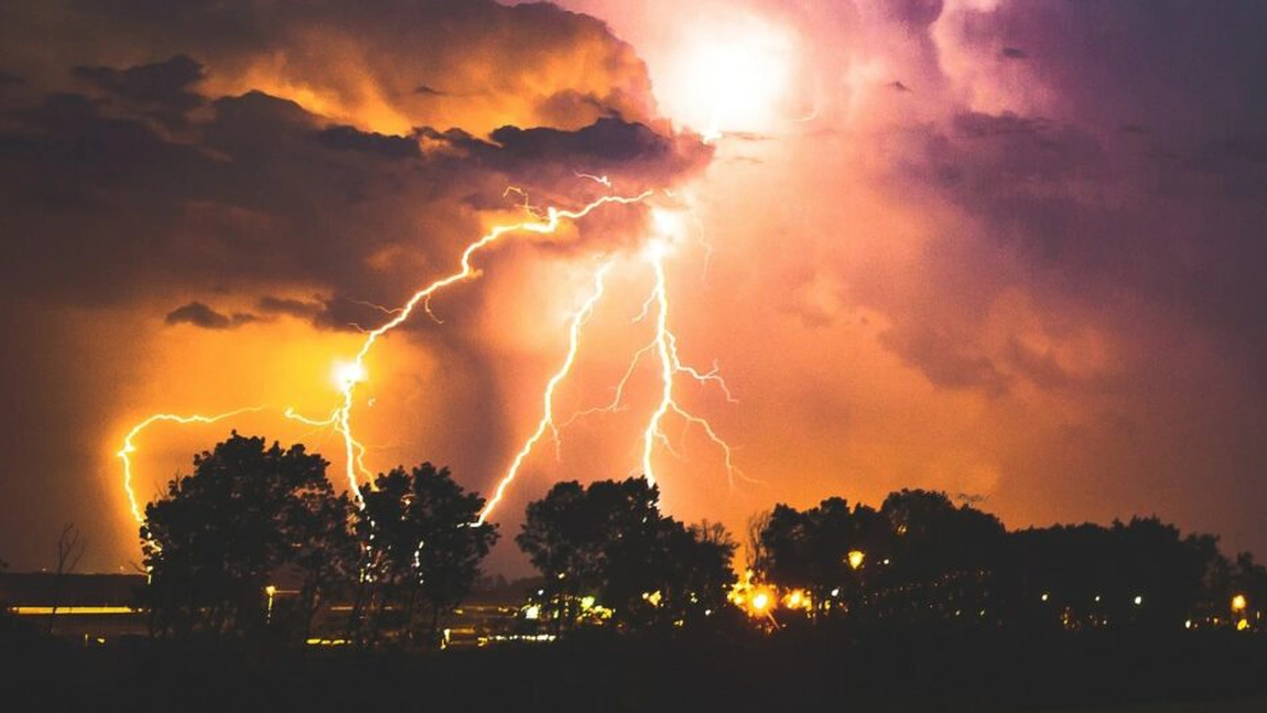 Cod Portocaliu de furtuni puternice și vijelii în România! Anunțul de ultimă oră al meteorologilor