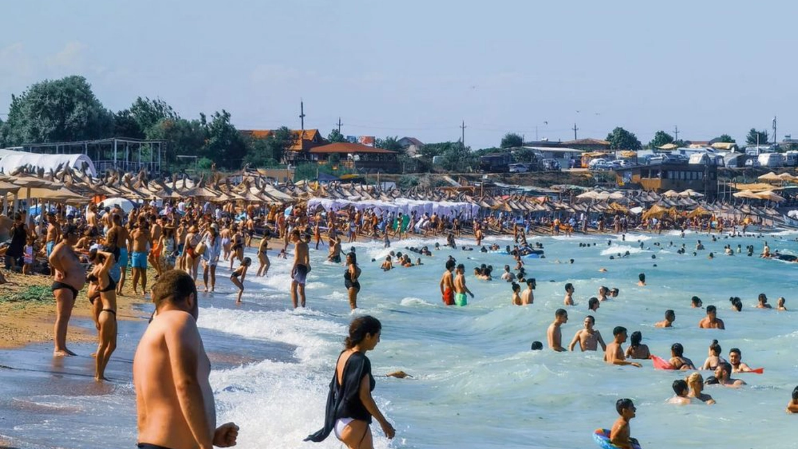 O noapte pe litoralul românesc, 50 de lei de persoană de la 1 septembrie. Ieșenii nu se înghesuie. „Doar bătrânii aleg să se ducă”