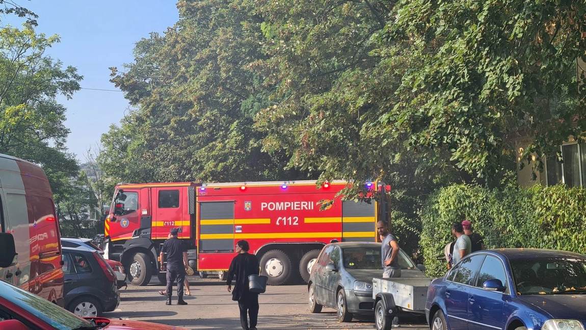 Un nou incendiu în municipiul Iaşi. Pompierii intervin la un apartament - UPDATE