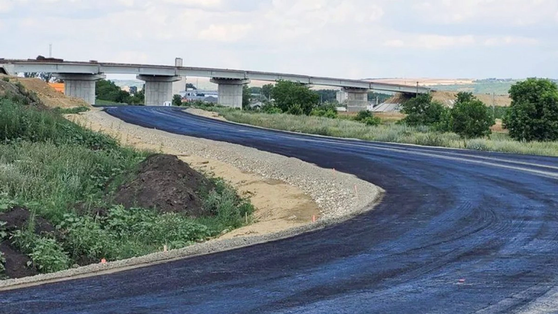 Încep lucrările pentru drumul care face legătura cu șoseaua de centură a Iașului. Ce firmă a câștigat licitația pentru proiectul în valoare de 4,4 milioane de lei