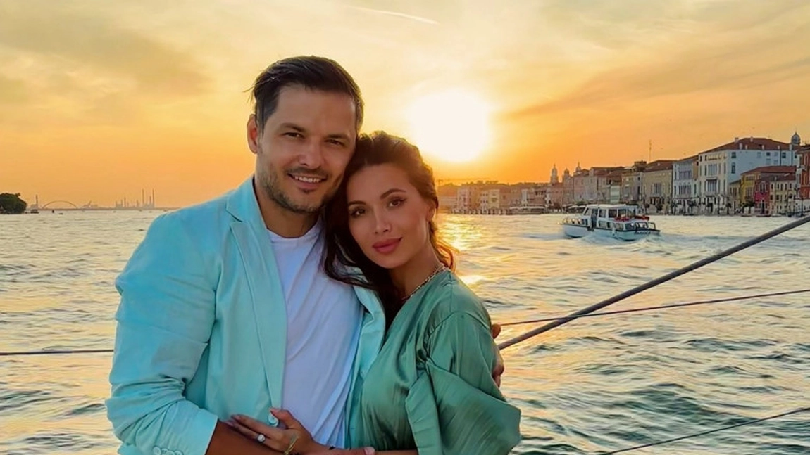 Cine sunt și cum arată nașii lui Liviu Vârciu. Sunt la fel de tineri ca si mirii și au doi copii mici