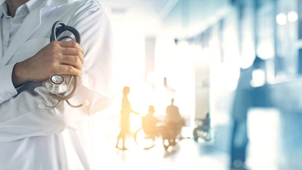 57% din medicii tineri vor să plece din România și nu din cauza salariilor: ”După 12 ani de studii mulți ajung șomeri! ”