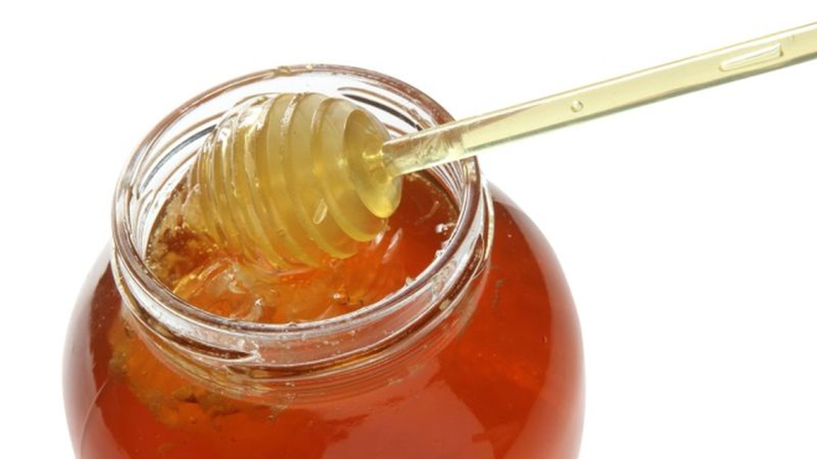 Ce este mierea de mană. Unul dintre remediile naturale pentru durerea de gât și tuse