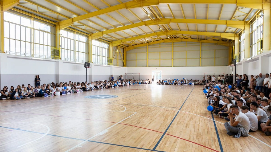 O firmă care vinde condimente turcești, din București, va livra echipamentele sportive în unitățile de învățământ din oraș.  Primăria Iași va plăti peste 1.900.000 de lei pentru contract