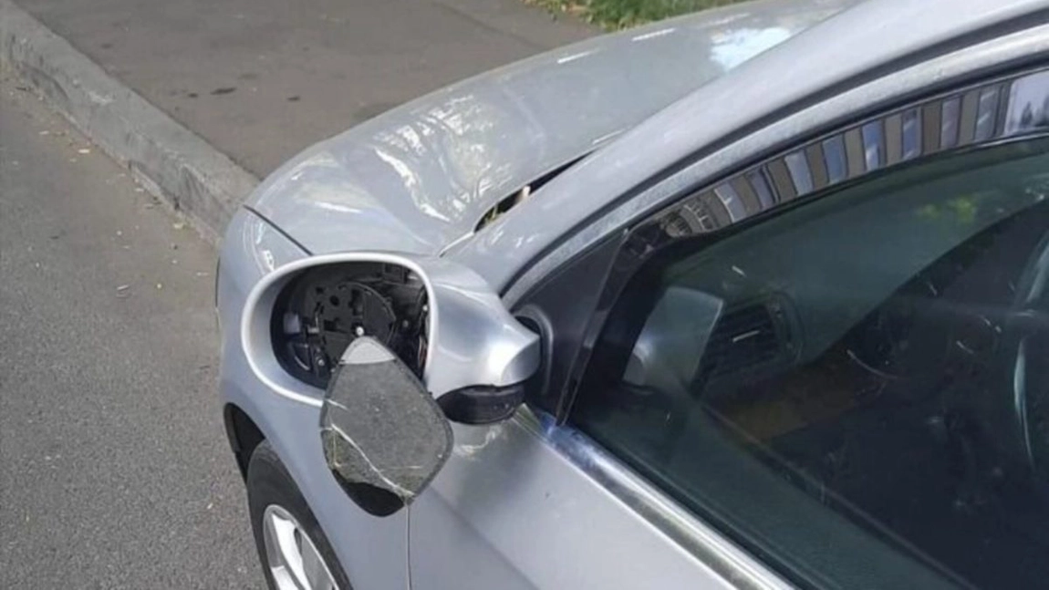 Oglinda retrovizoare spartă, o nouă înșelătorie printre șoferi. Iată la ce trebuie să fie atenți conducătorii auto