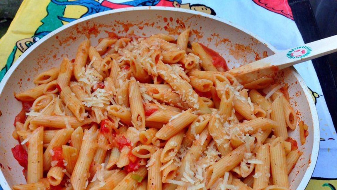 Dorești o cină rapidă și savuroasă? Pastele cu sos roșu este rețeta perfectă