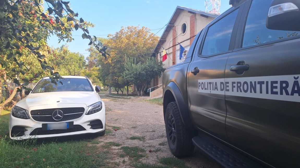 Autoturism furat din Italia, oprit la Albița