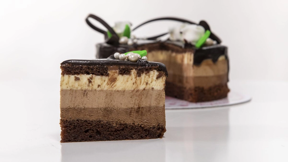 Prăjitura Trei Ciocolate. Cel Mai Delicios Desert Pe Bază de Ciocolată