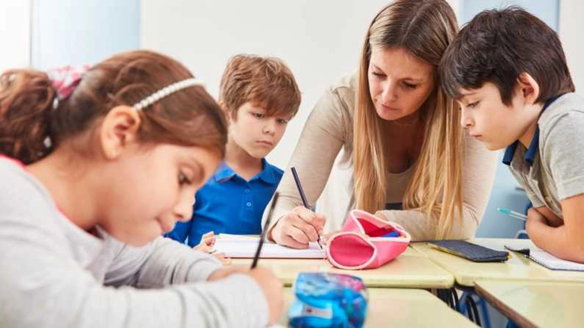 Ce salarii au profesorii din sistemul de învățământ privat! Poate ajunge la 8.000 de lei