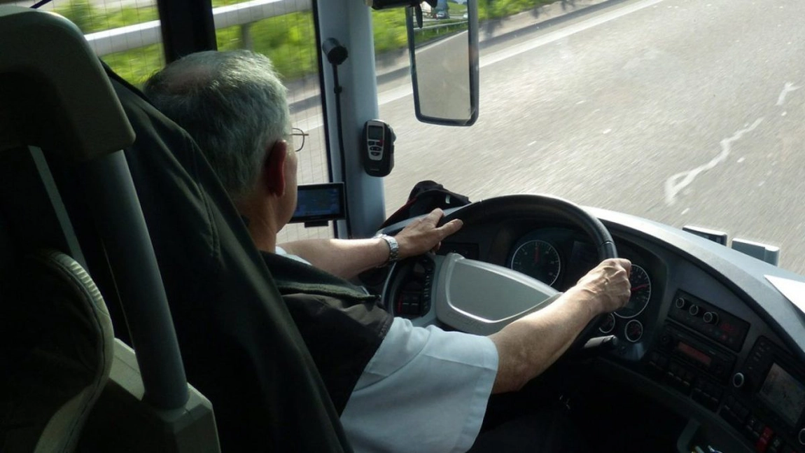 Noi posturi sunt disponibile ieșenilor care vor să se angajeze în străinătate. Se caută șoferi de autobuz și sudori