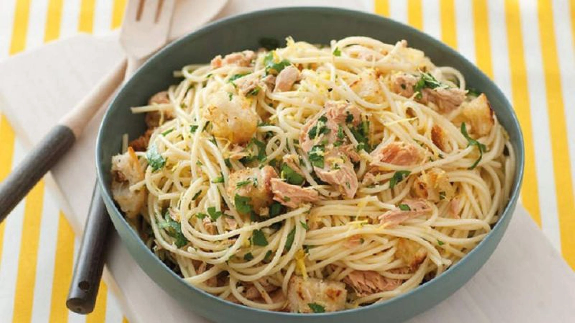 Rețetă de spaghete cu ton. O masă rapidă pentru toată familie