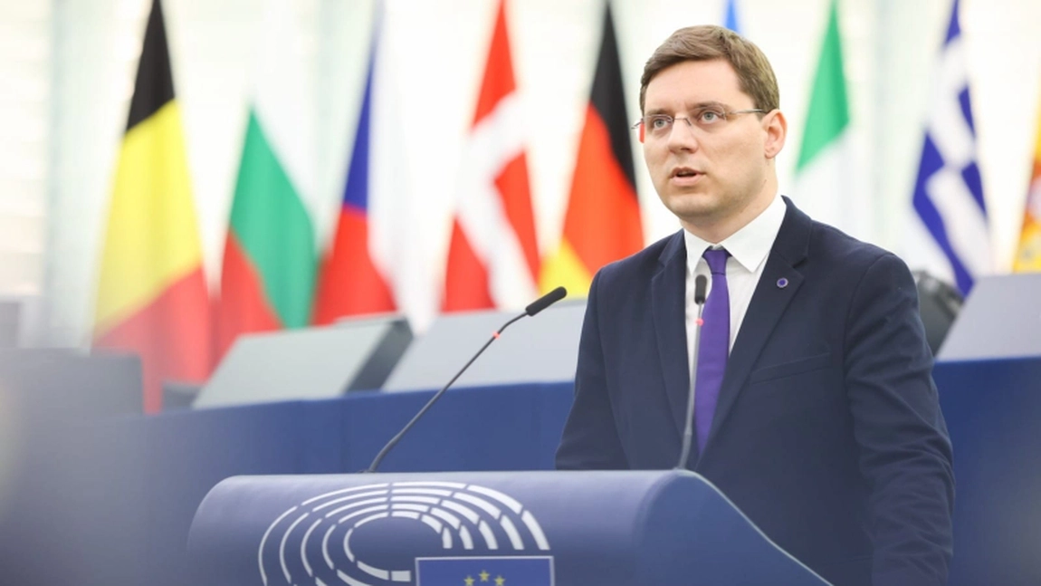 Victor Negrescu (PSD) propunea ieftinirea prezervativelor. Tatăl viitorului Comisar European, comunist angajat la Institut de Economie Mondială